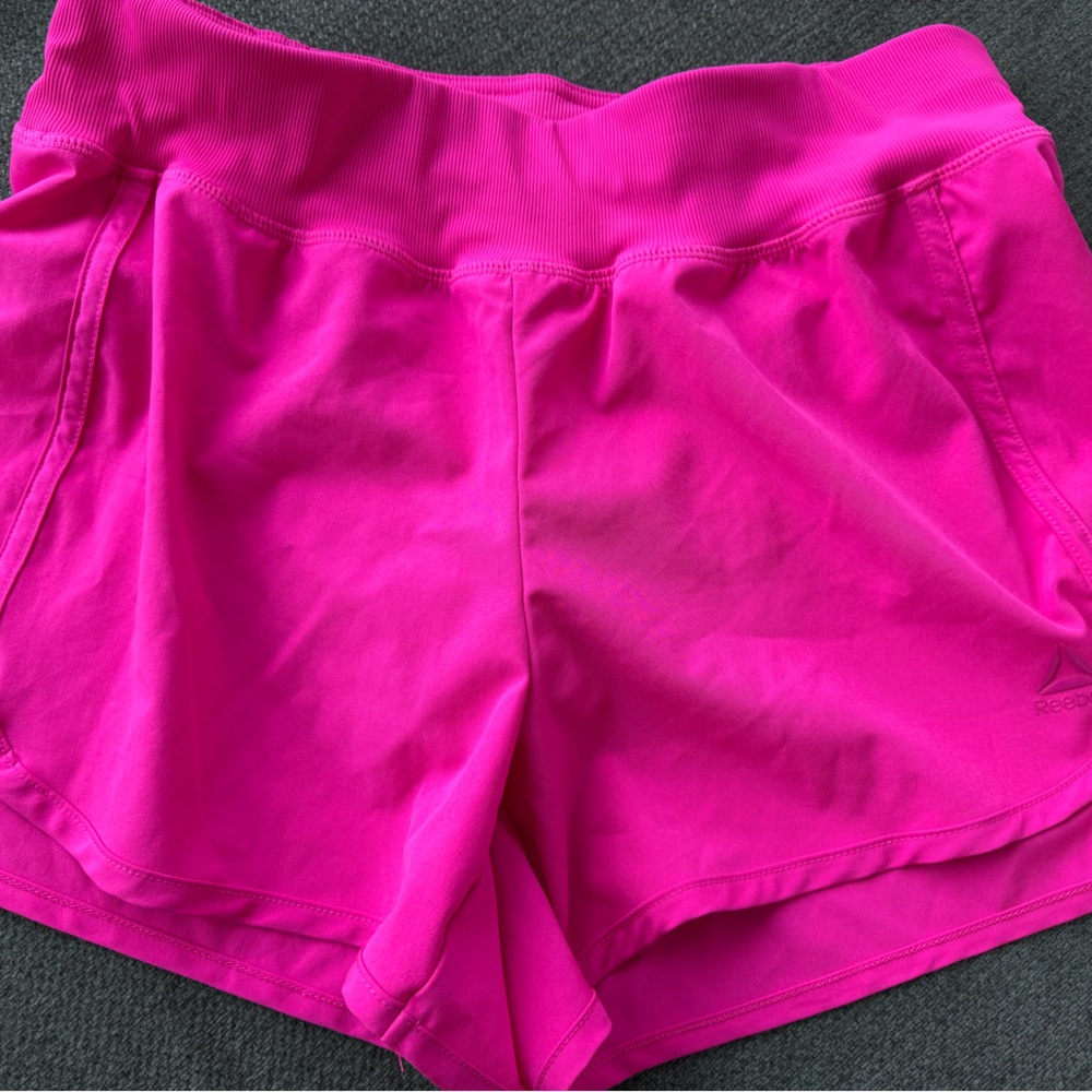 Reebok Women's Vibrant Pink Athletic Shorts💕 lined and with a pocket💕zoom in:
